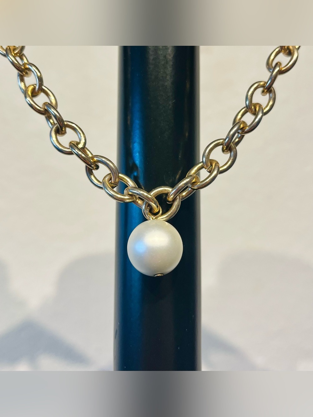Vintage Y2K Gold Chain Necklace with Pearl Pendant - Picture 2 of 3